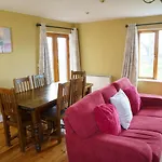 Semesterbostad Courtyard Homes 3 Bed Sleeps 6