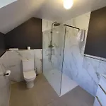 Semesterbostad Courtyard Homes 3 Bed Sleeps 6