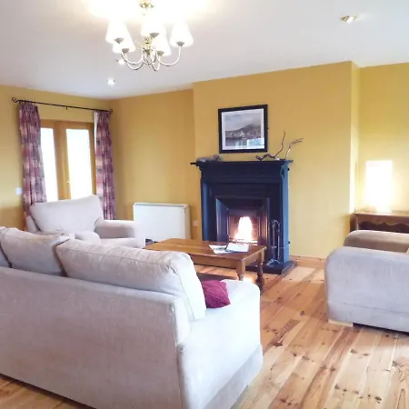 Courtyard Homes 3 Bed Sleeps 6 * 丁格尔