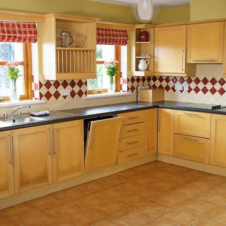 Dingle Courtyard Holiday Homes 3 Bed Sleeps 6 Casa de Férias *