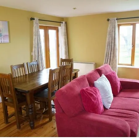 Dingle Courtyard Holiday Homes 3 Bed Sleeps 6