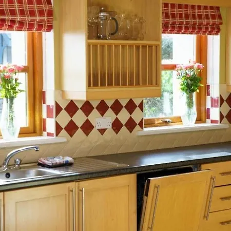 Courtyard Homes 3 Bed Sleeps 6 Dingle