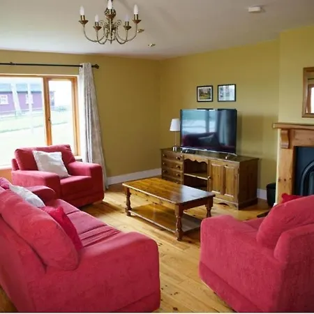 Courtyard Homes 3 Bed Sleeps 6 * Dingle