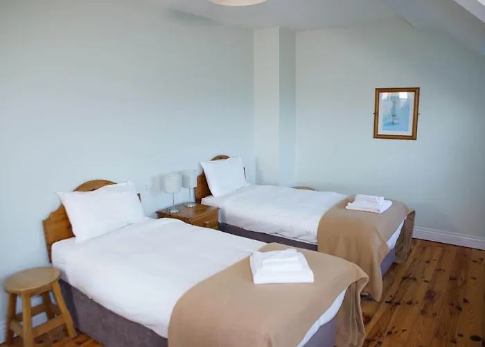 Courtyard Homes 3 Bed Sleeps 6 丁格尔
