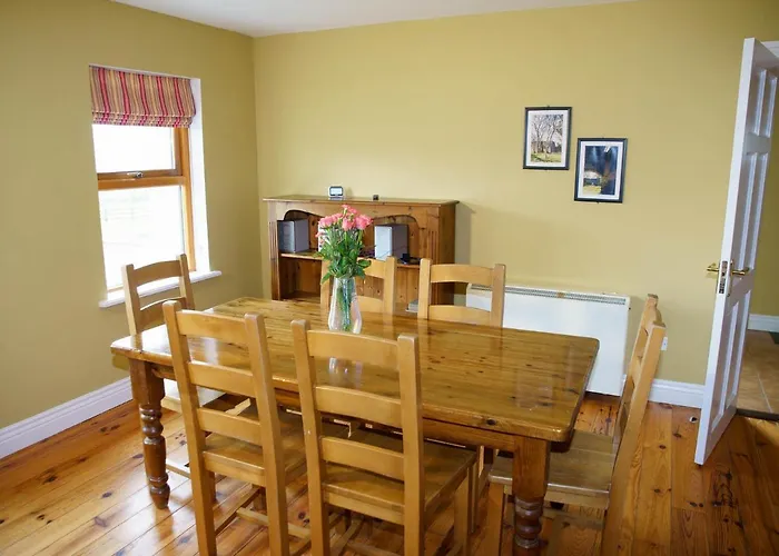 Courtyard Homes 3 Bed Sleeps 6 펜션